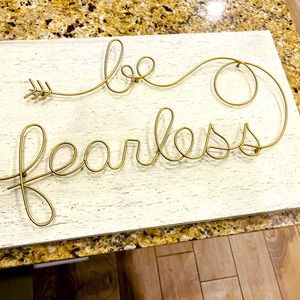 TAYLOR SWIFT **BE FEARLESS** SIGN